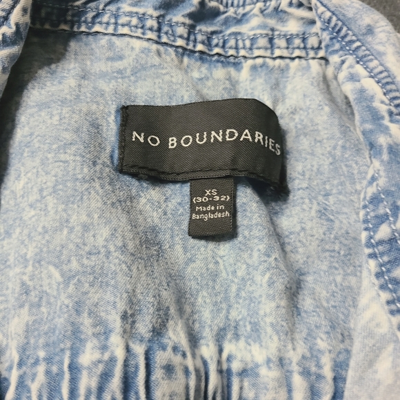 No Boundry Button up - Picture 2 of 6
